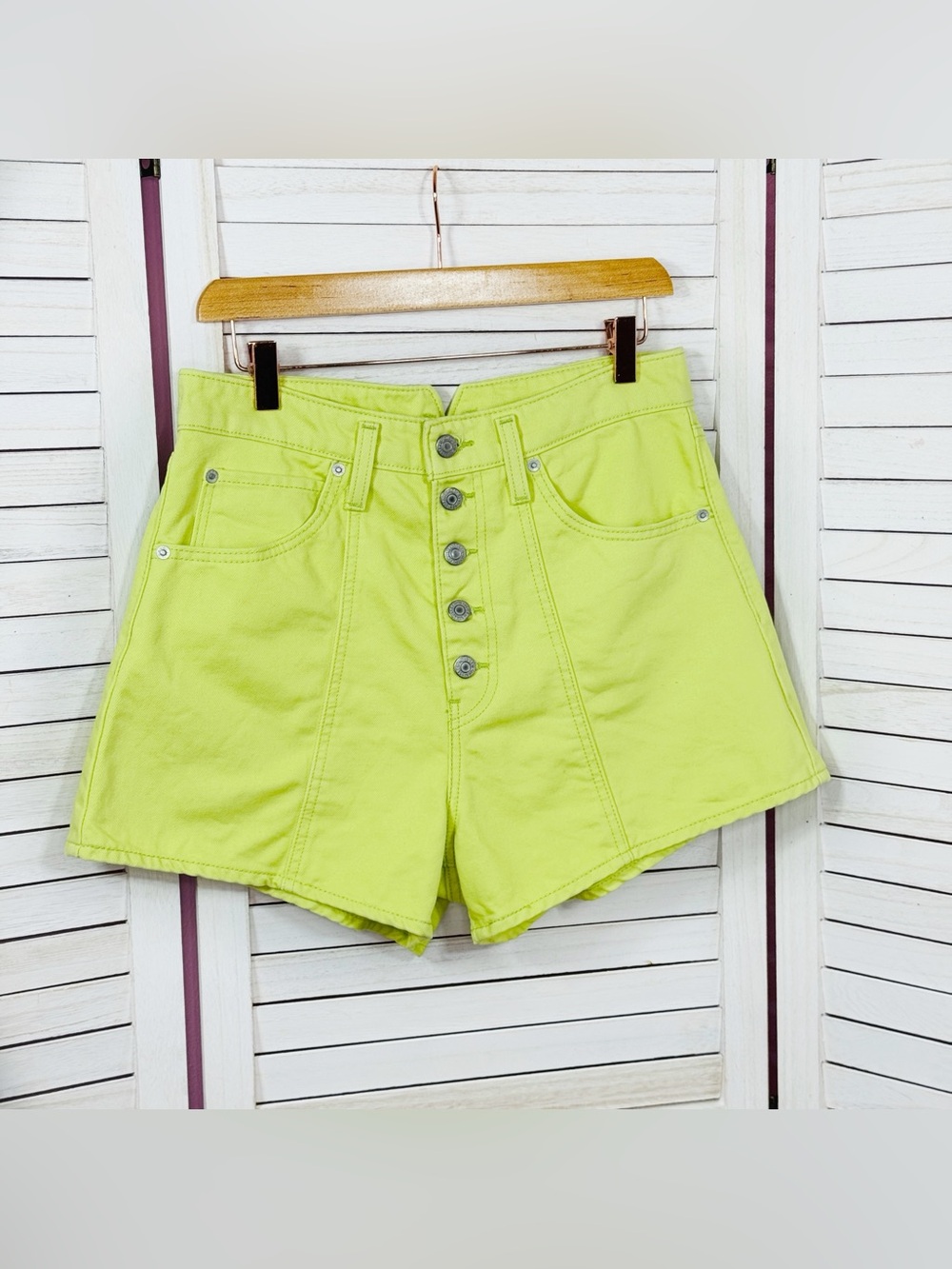 Levi's Notch High Waisted Denim Mom Shorts Daiquiri Neon Green Size 30 Retro